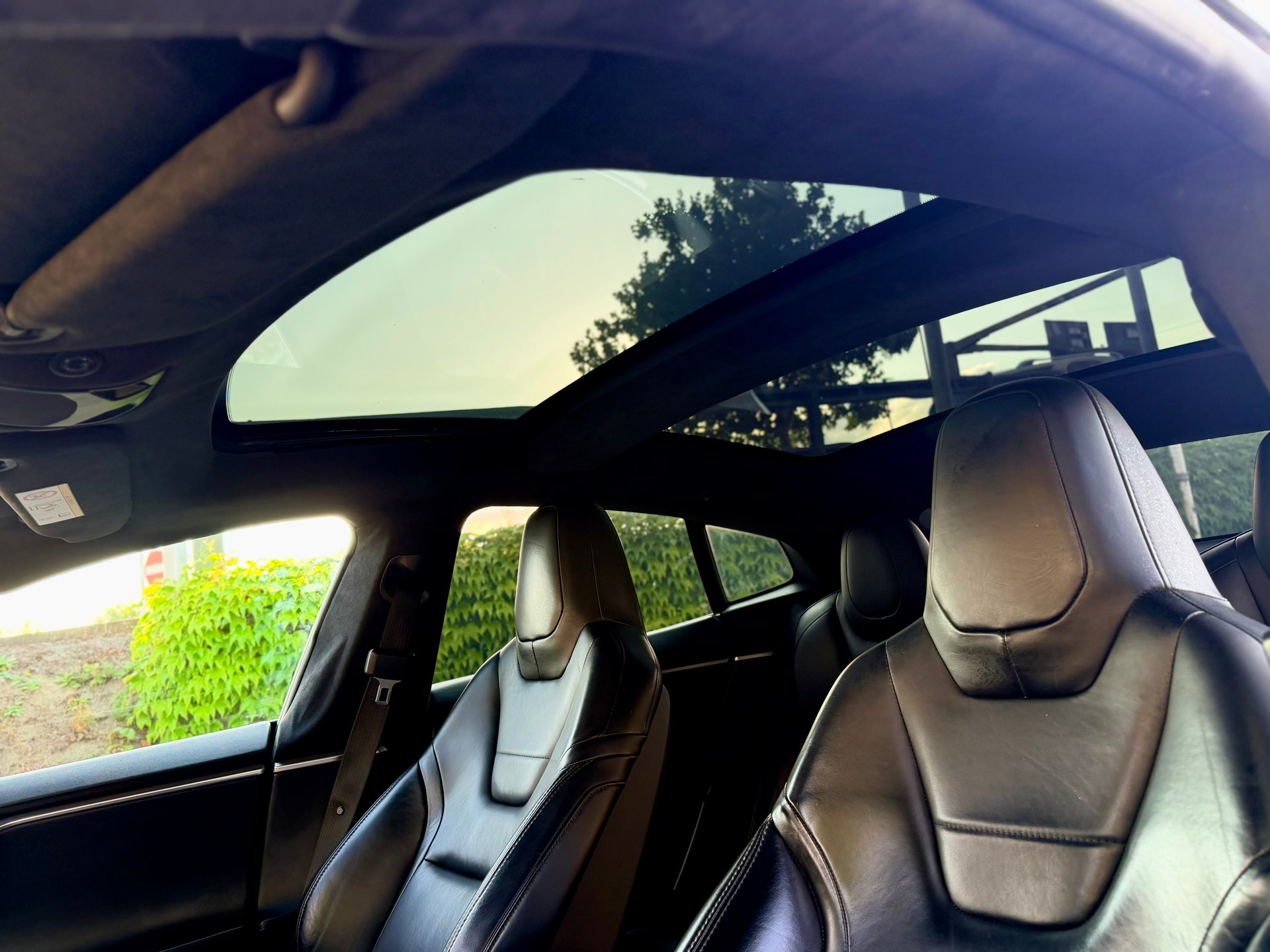 TESLA Model S 85 D Performance-image-9