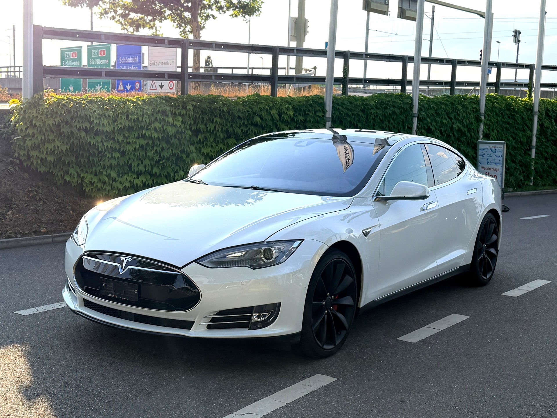TESLA Model S 85 D Performance-image-1