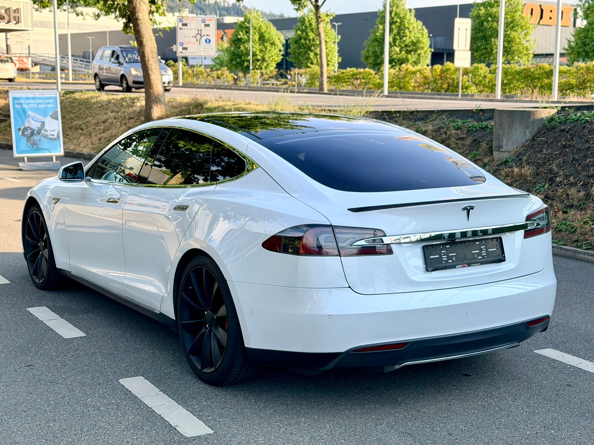 TESLA Model S 85 D Performance-image-5