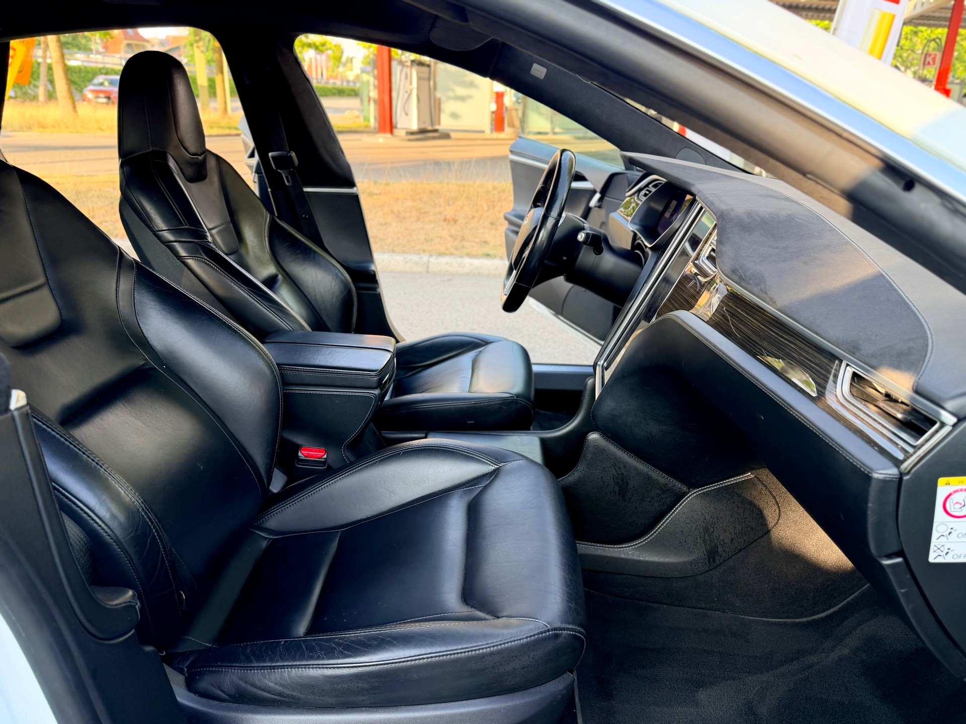TESLA Model S 85 D Performance-image-8