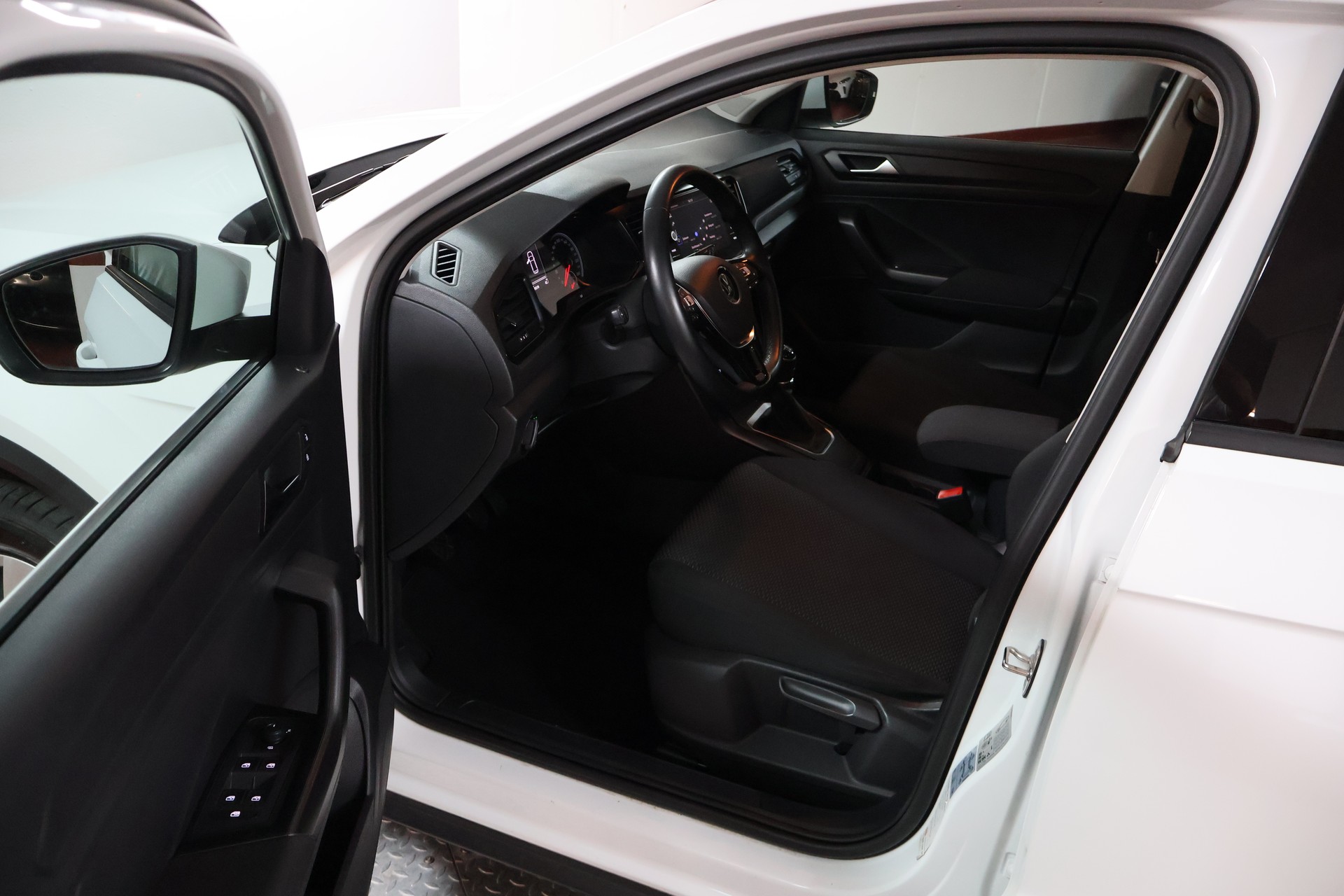 VW T-Roc 1.0 TSI Advance-image-6