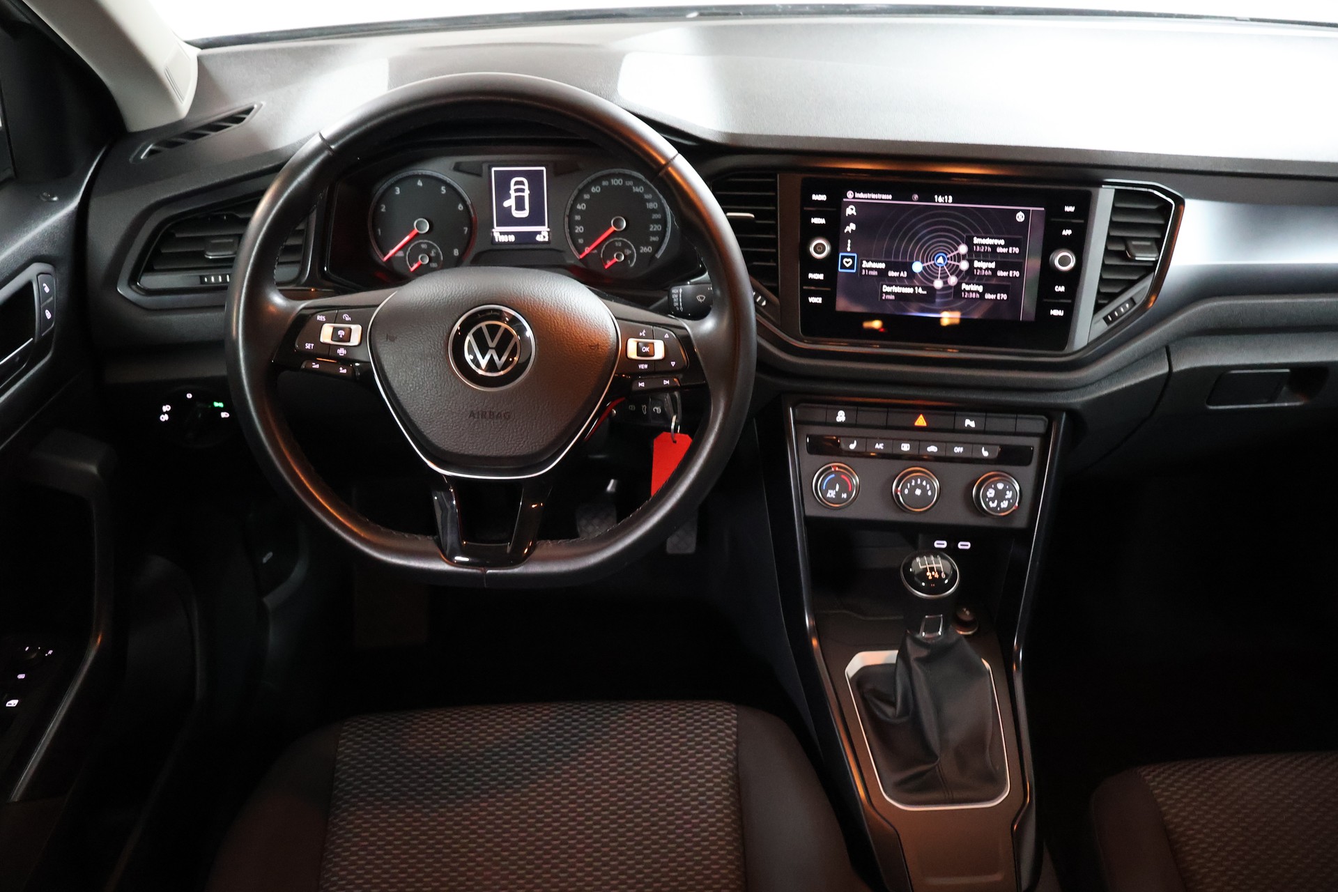 VW T-Roc 1.0 TSI Advance-image-8