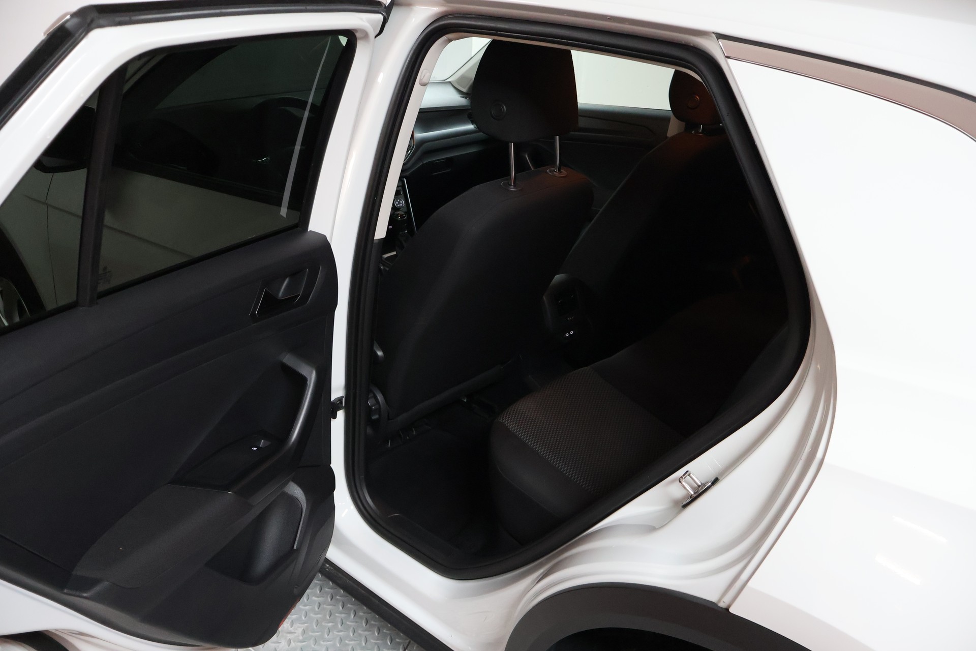 VW T-Roc 1.0 TSI Advance-image-14