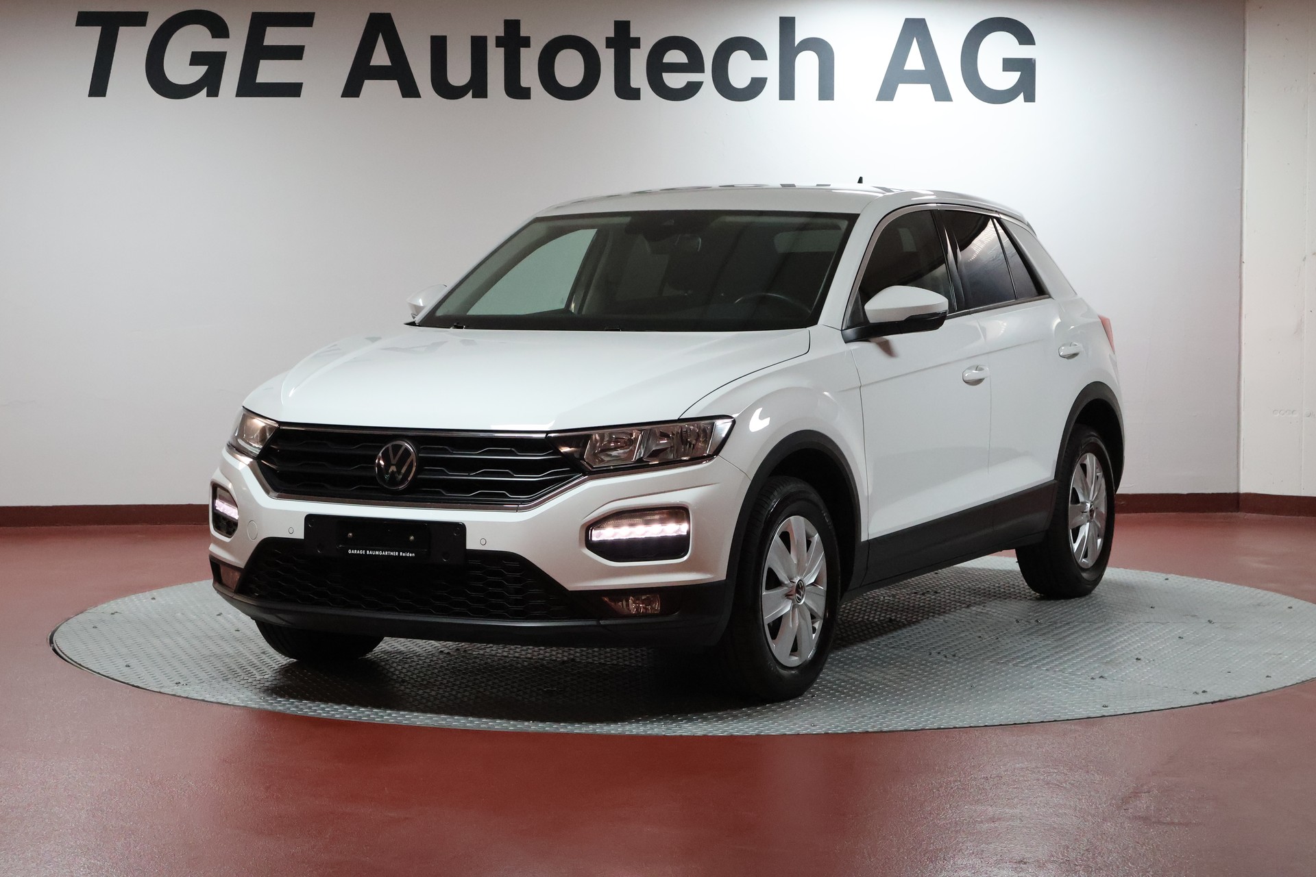 VW T-Roc 1.0 TSI Advance-image-0