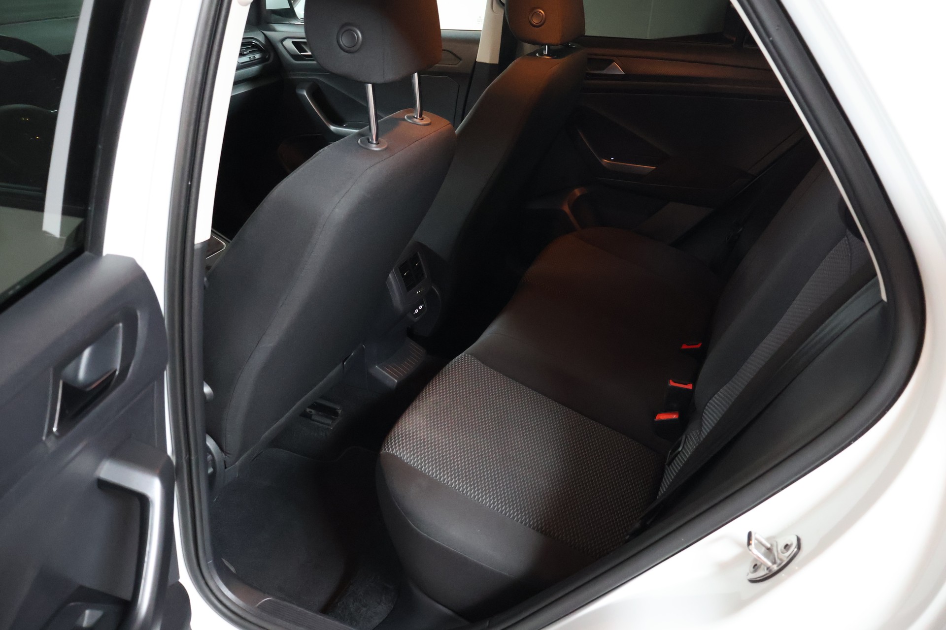 VW T-Roc 1.0 TSI Advance-image-15