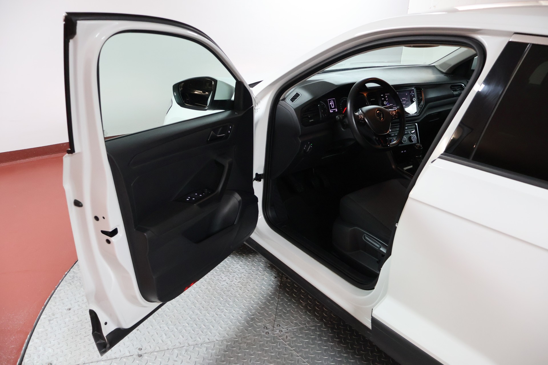 VW T-Roc 1.0 TSI Advance-image-4