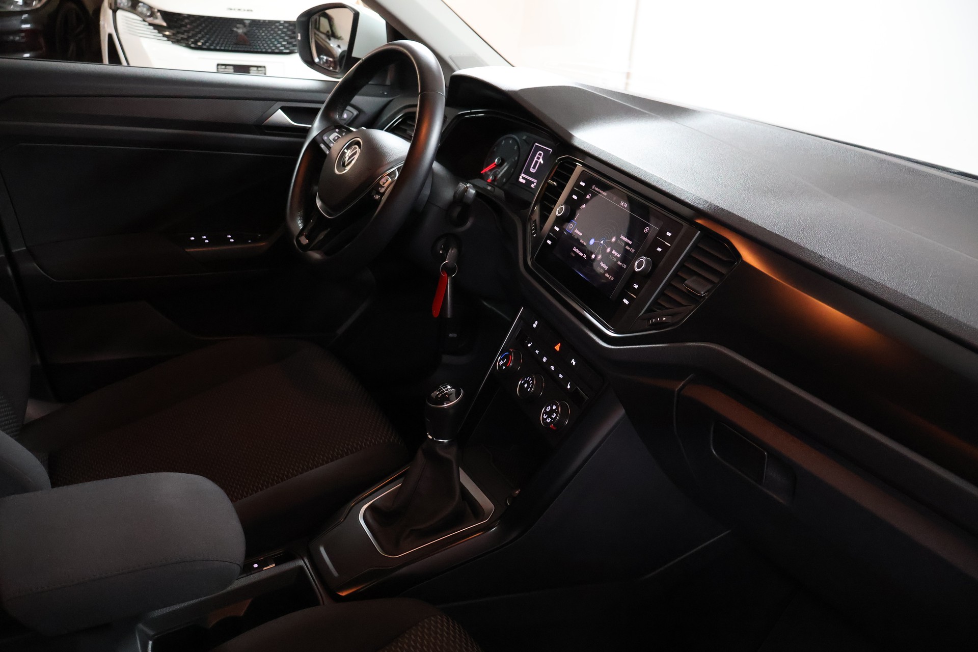 VW T-Roc 1.0 TSI Advance-image-10