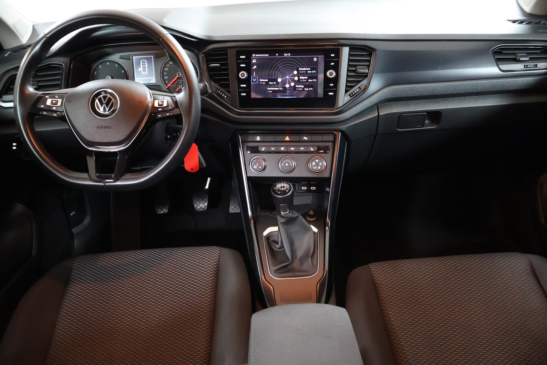 VW T-Roc 1.0 TSI Advance-image-9