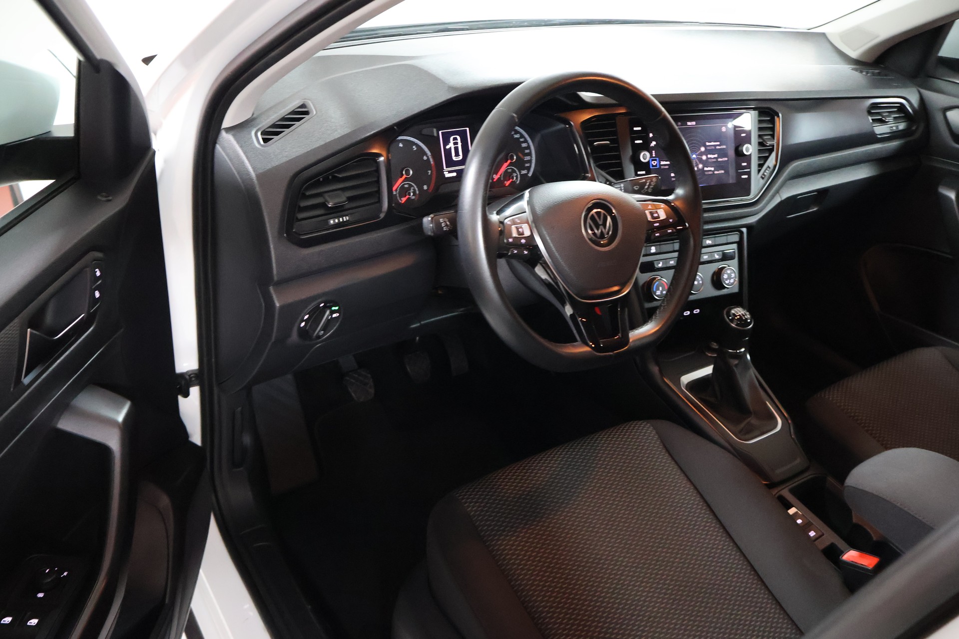 VW T-Roc 1.0 TSI Advance-image-7