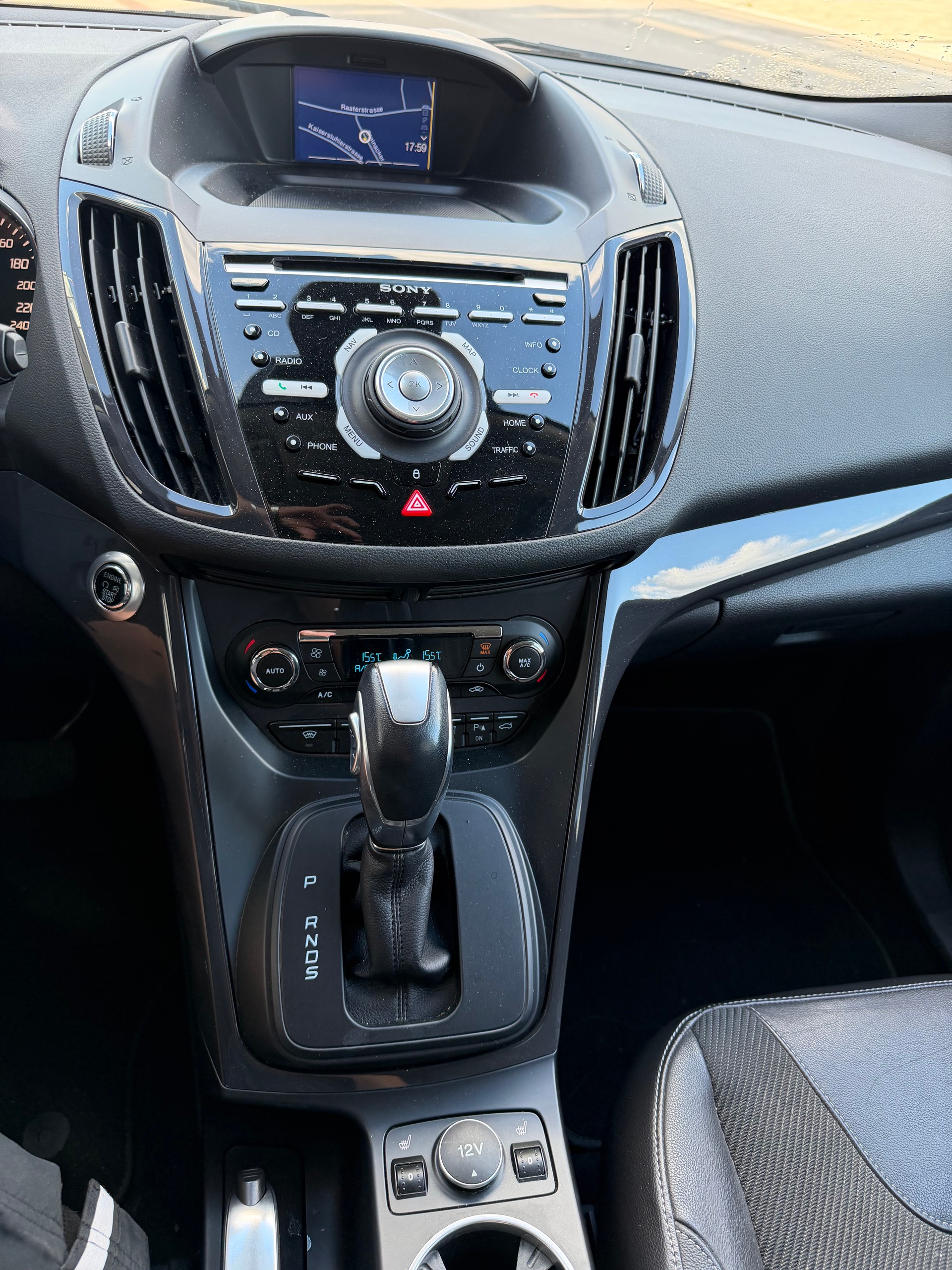 FORD Kuga 2.0 TDCi Titanium 4WD PowerShift-image-13