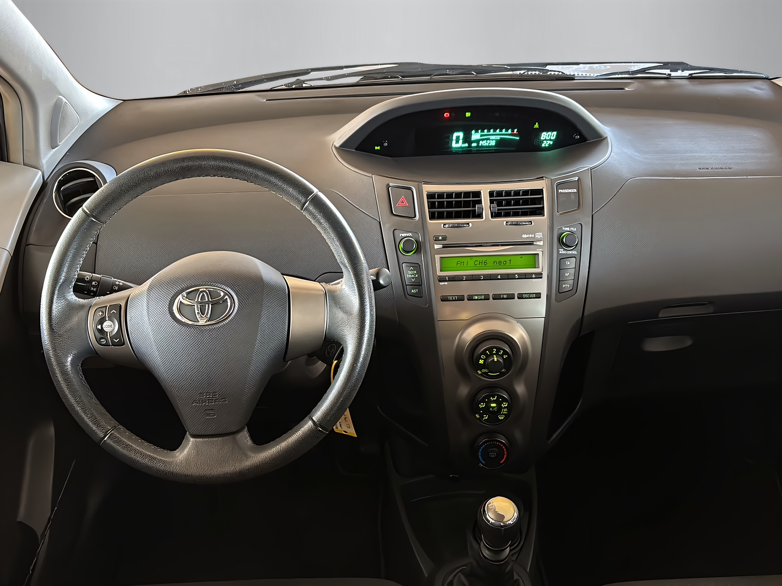 TOYOTA Yaris 1.33 VVT-i Linea Luna-image-4