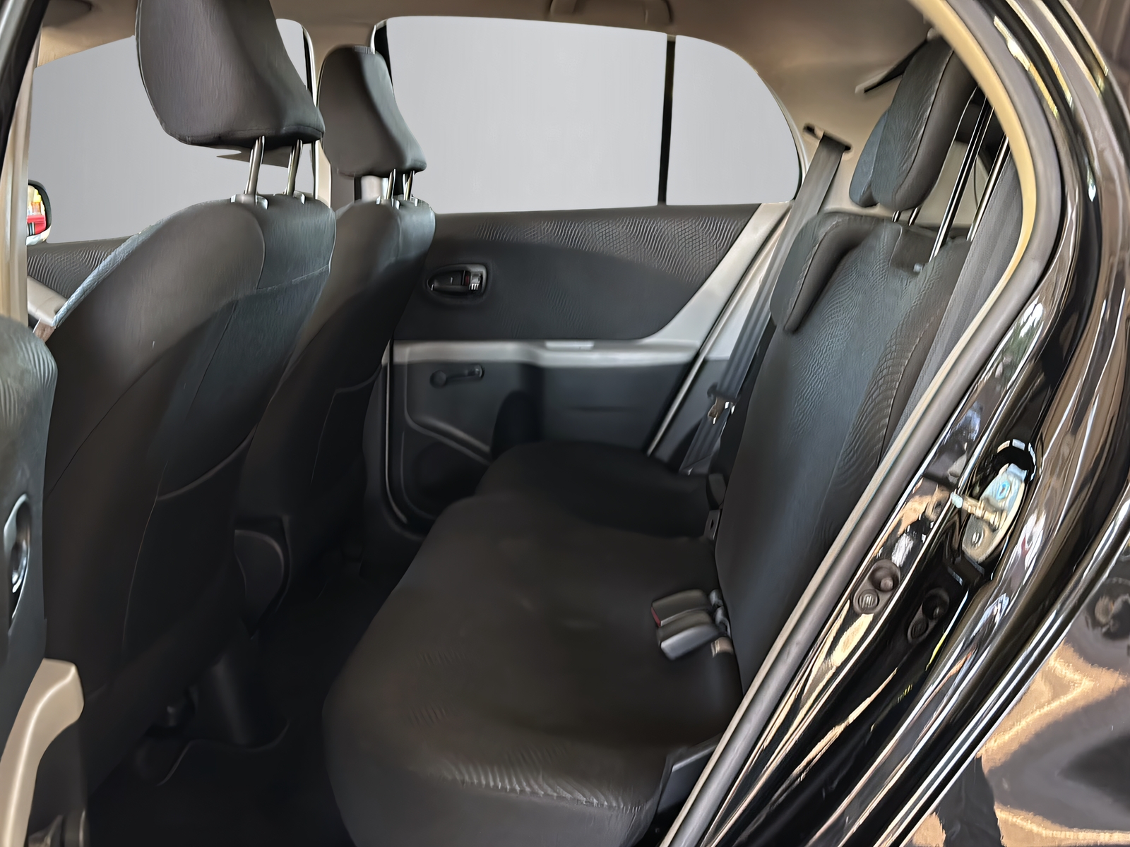 TOYOTA Yaris 1.33 VVT-i Linea Luna-image-6
