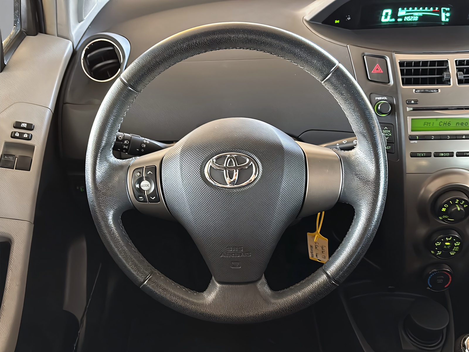 TOYOTA Yaris 1.33 VVT-i Linea Luna-image-3