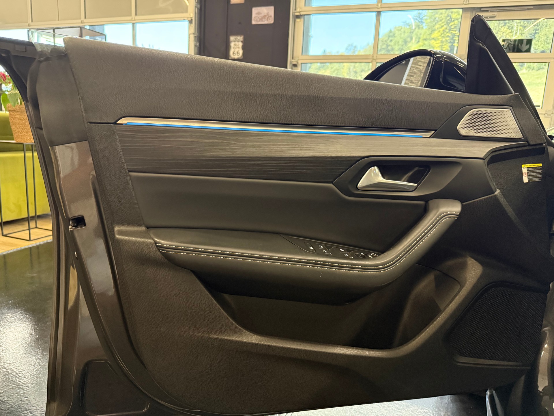 PEUGEOT 508 SW 1.6 Pure Tech GT EAT8-image-18