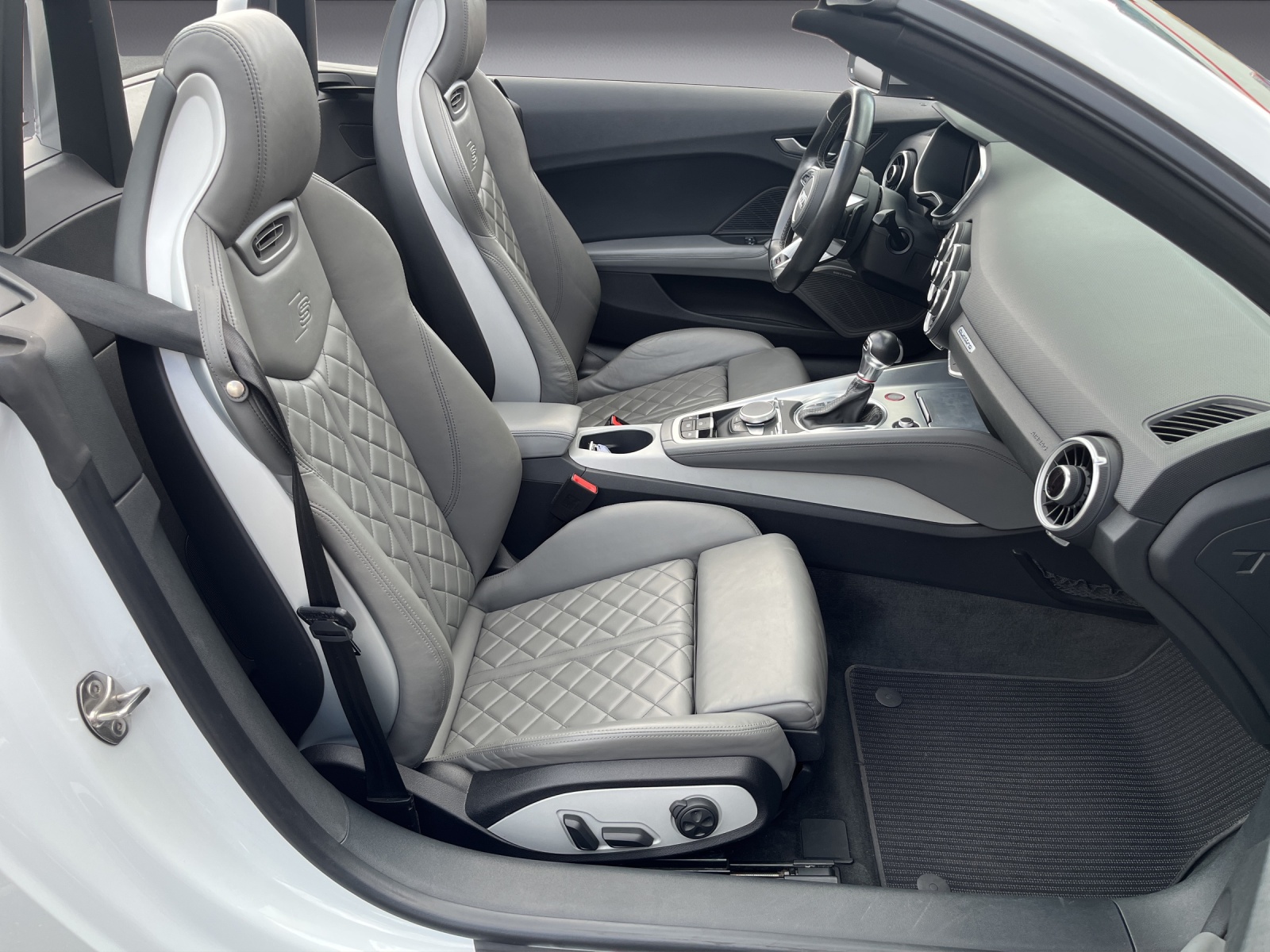 AUDI TTS Roadster 2.0 TFSI quattro S-Tronic-image-14