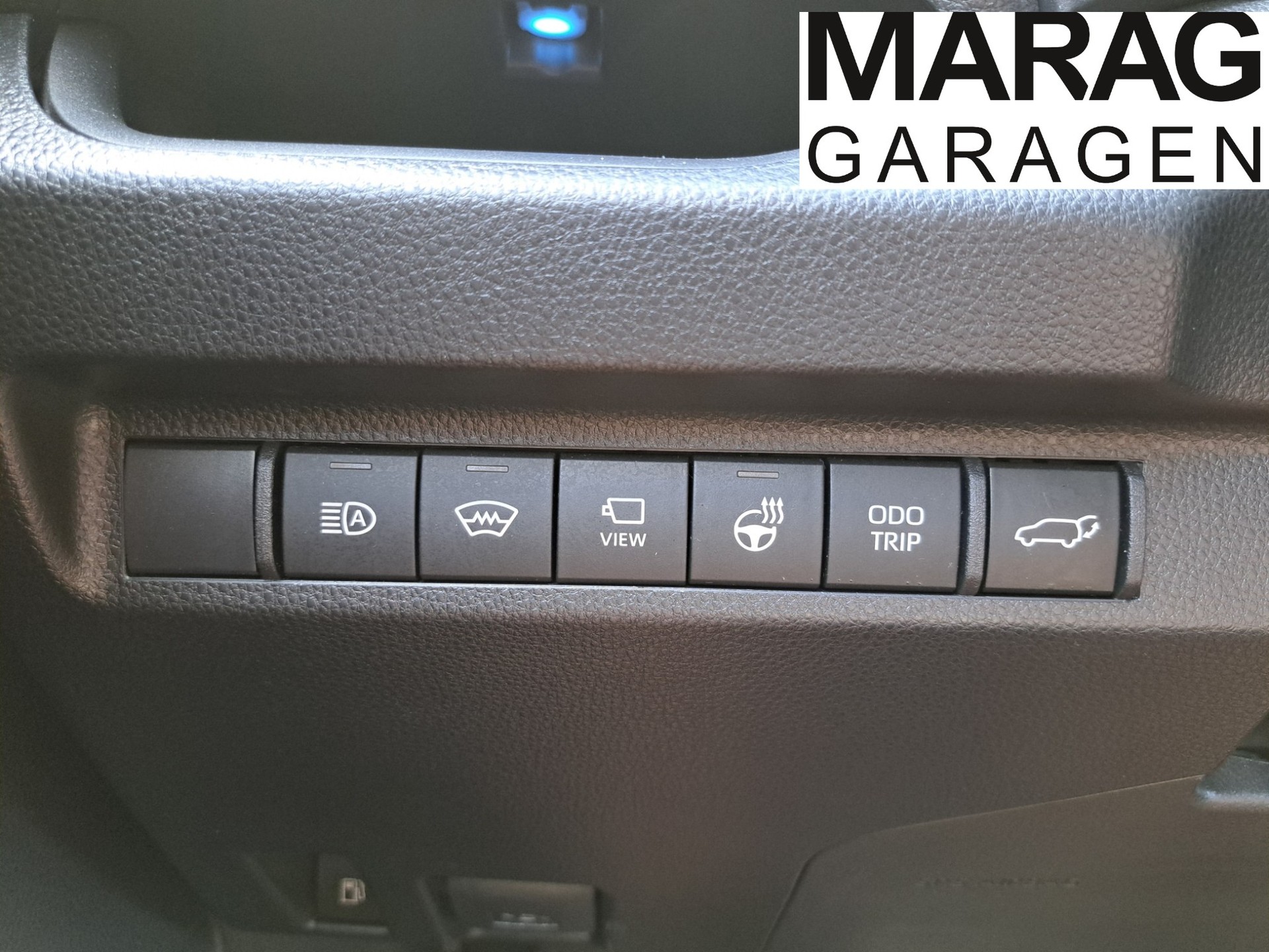 TOYOTA RAV-4 2.5 PHEV Premium e-CVT 4WD-image-14
