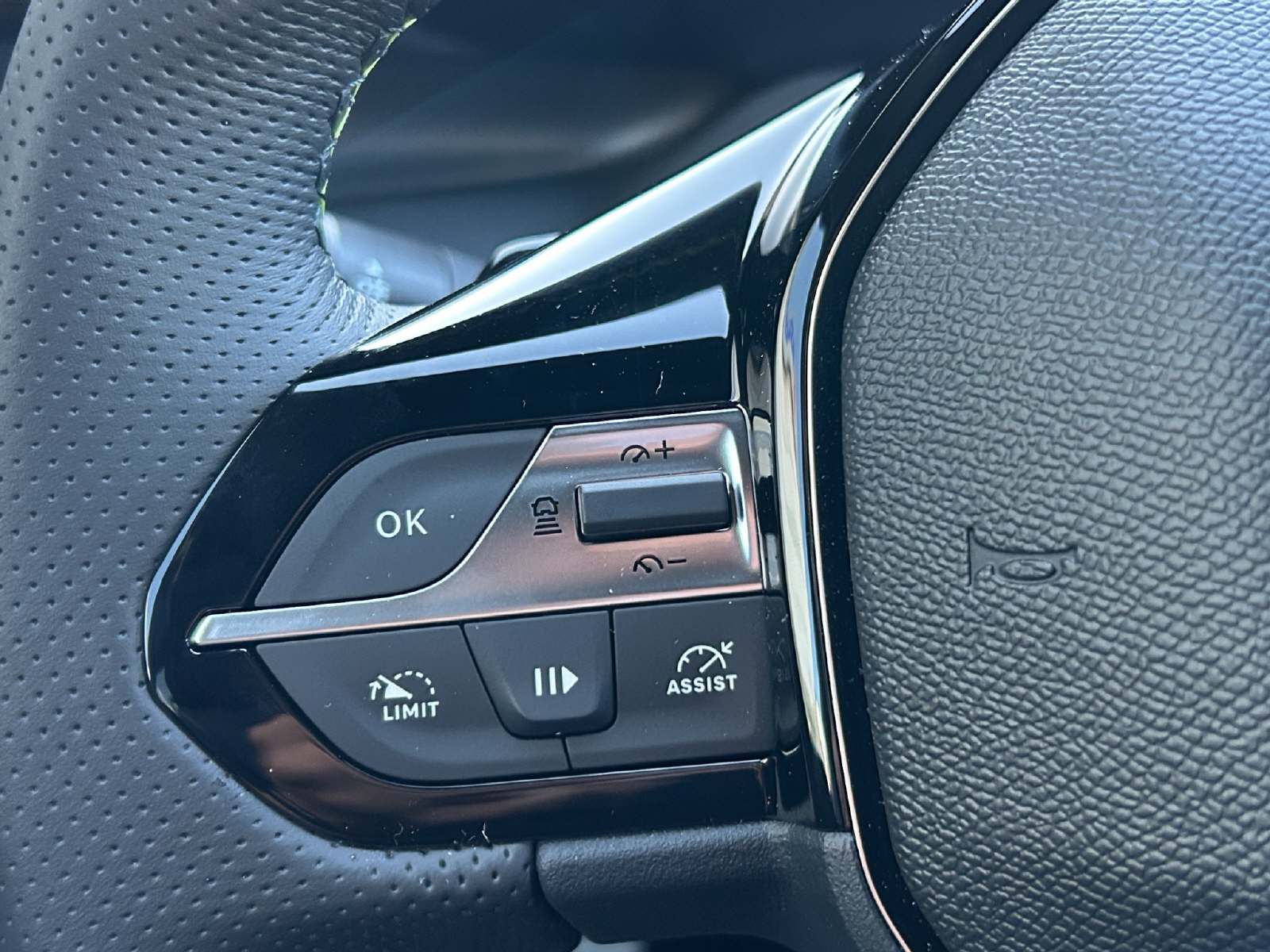 PEUGEOT 308 1.2 Hybrid GT-image-9