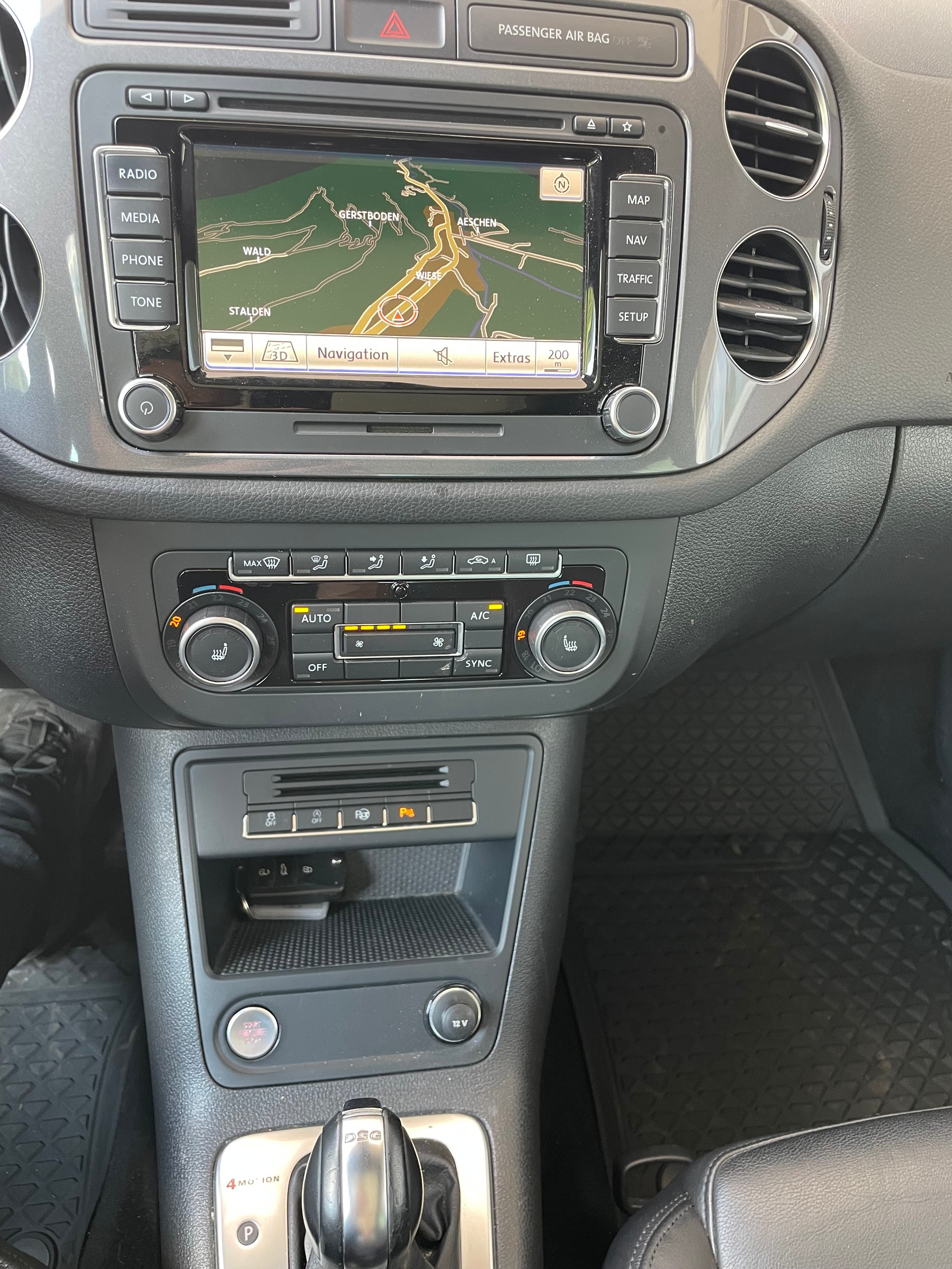 VW Tiguan 2.0 TDI BlueMotion Sport&Style 4Motion DSG-image-12