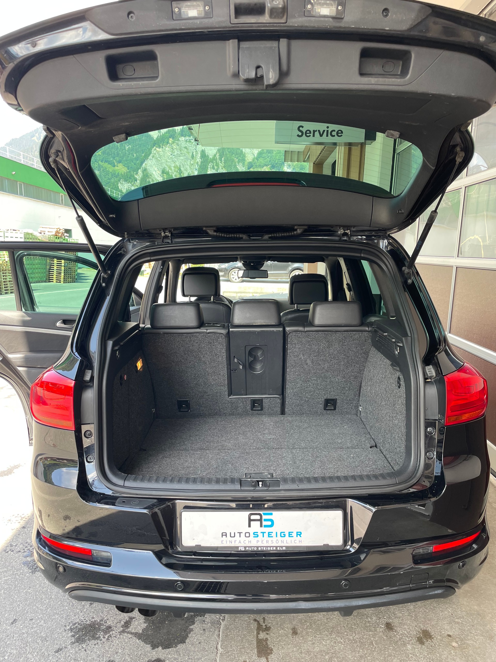 VW Tiguan 2.0 TDI BlueMotion Sport&Style 4Motion DSG-image-9