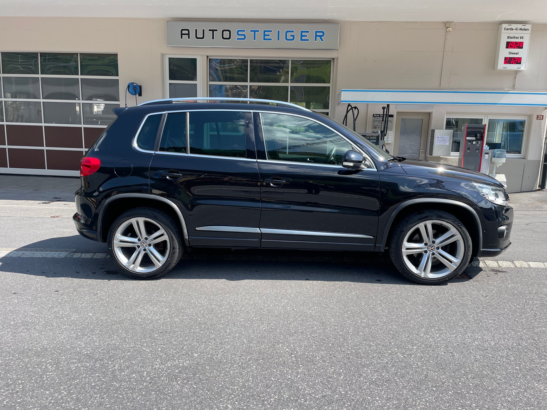 VW Tiguan 2.0 TDI BlueMotion Sport&Style 4Motion DSG-image-3