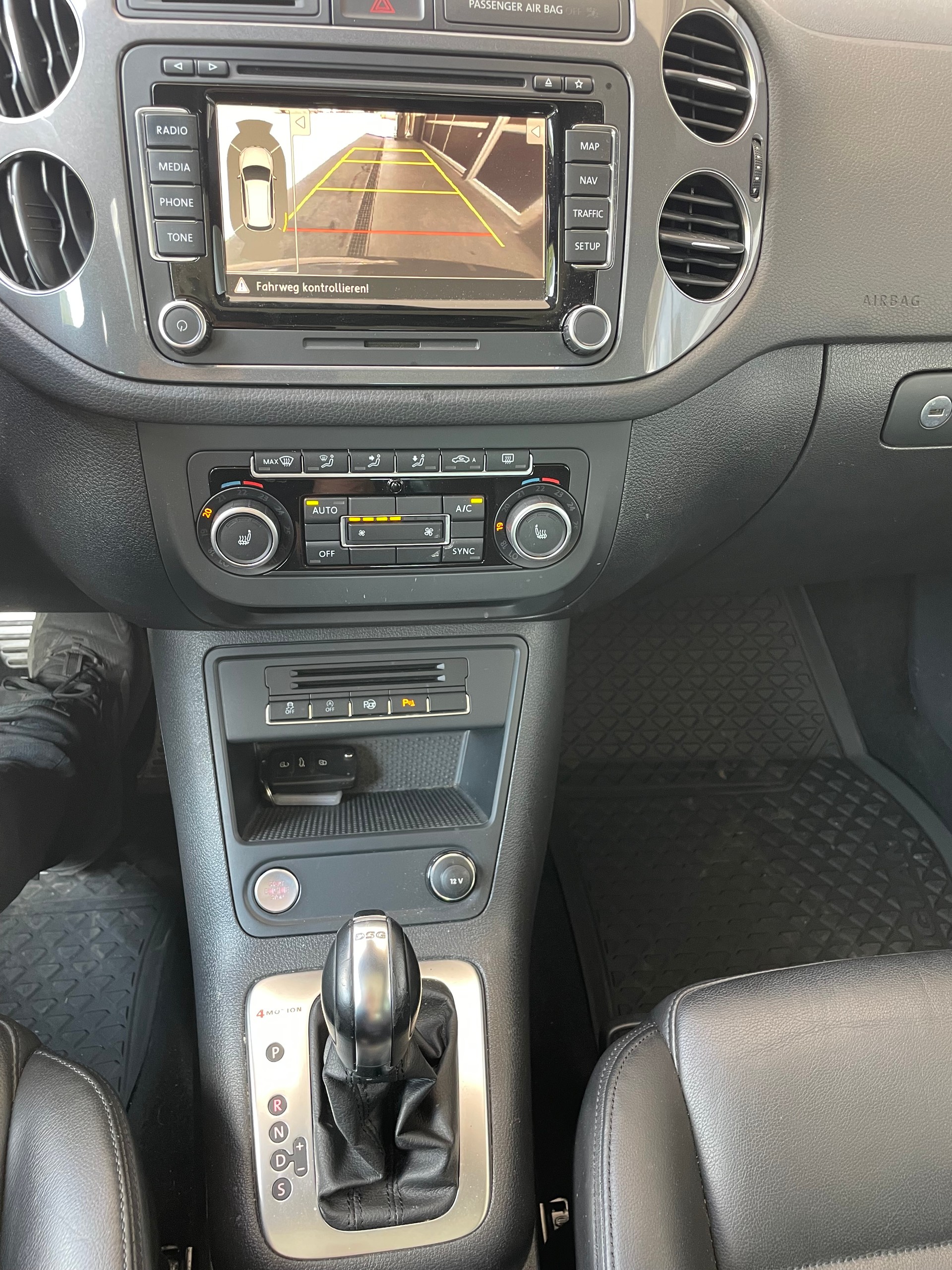 VW Tiguan 2.0 TDI BlueMotion Sport&Style 4Motion DSG-image-13