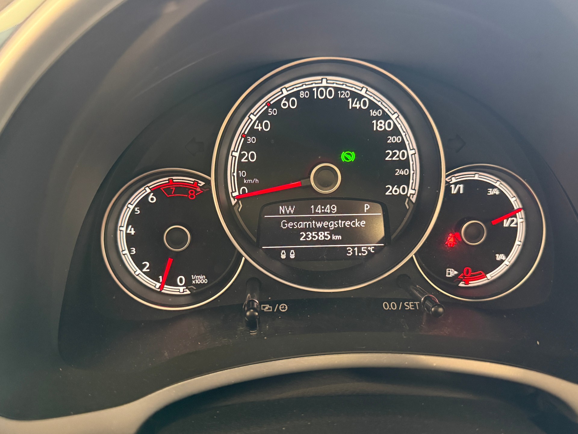VW Beetle Cabriolet 2.0 TSI BMT R-Line DSG-image-9