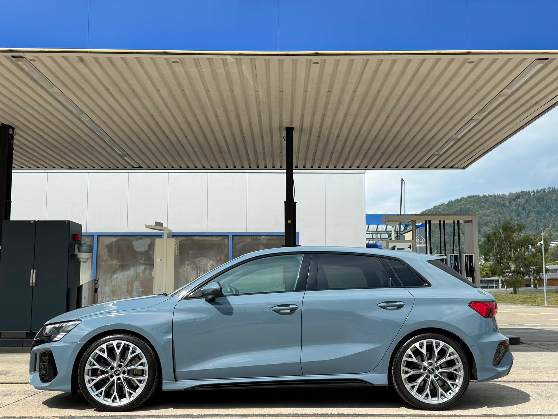 AUDI RS3 Sportback 2.5 TSI quattro S-tronic *Top Zustand**Top Ausstattung**8-Fach bereift*-image-3