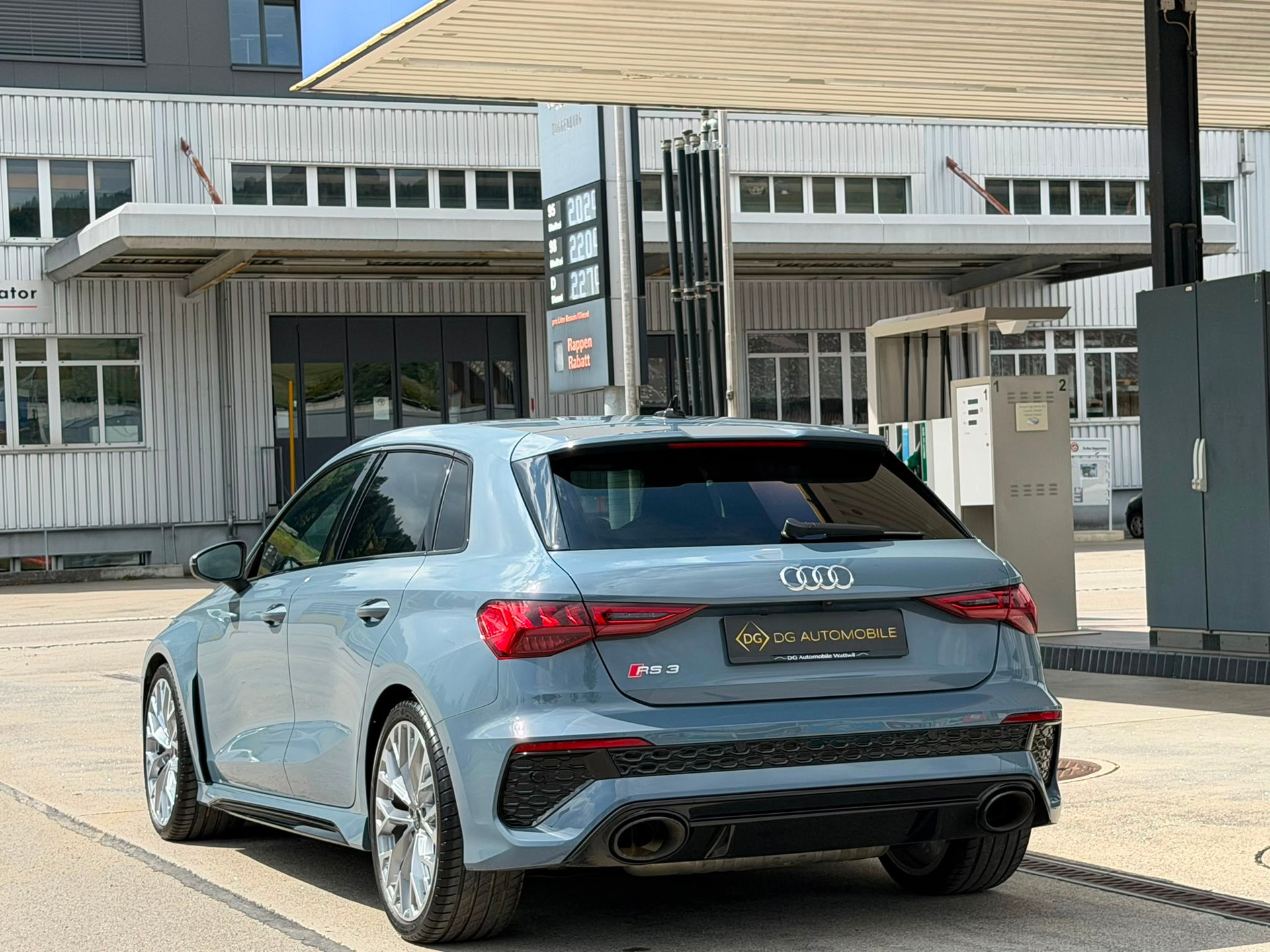 AUDI RS3 Sportback 2.5 TSI quattro S-tronic *Top Zustand**Top Ausstattung**8-Fach bereift*-image-4