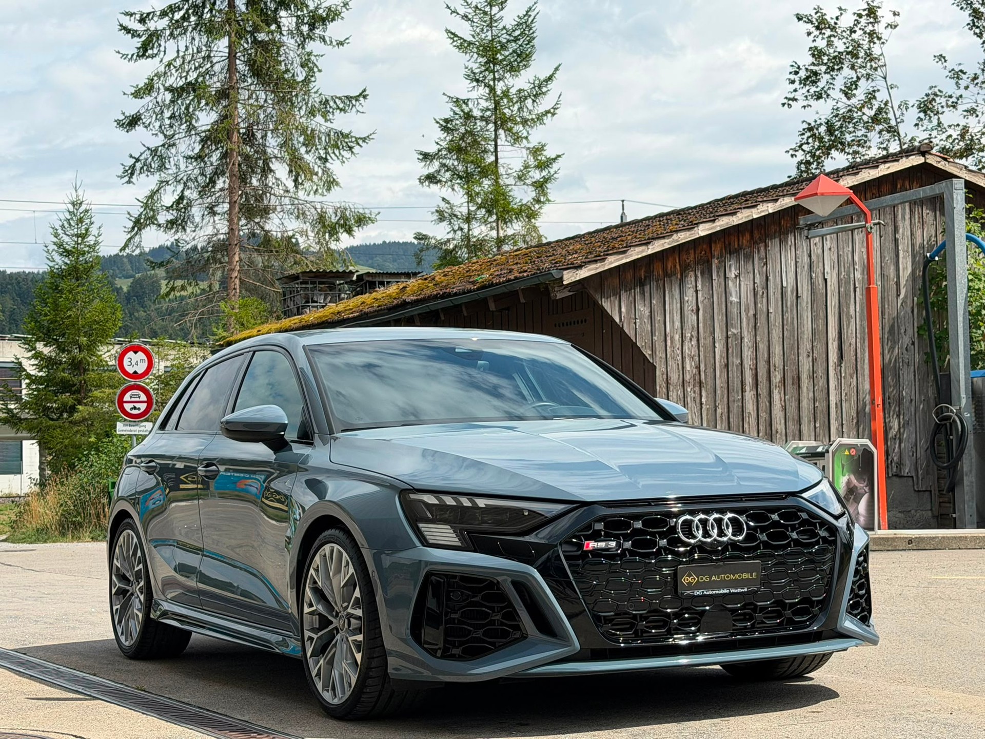 AUDI RS3 Sportback 2.5 TSI quattro S-tronic *Top Zustand**Top Ausstattung**8-Fach bereift*-image-2