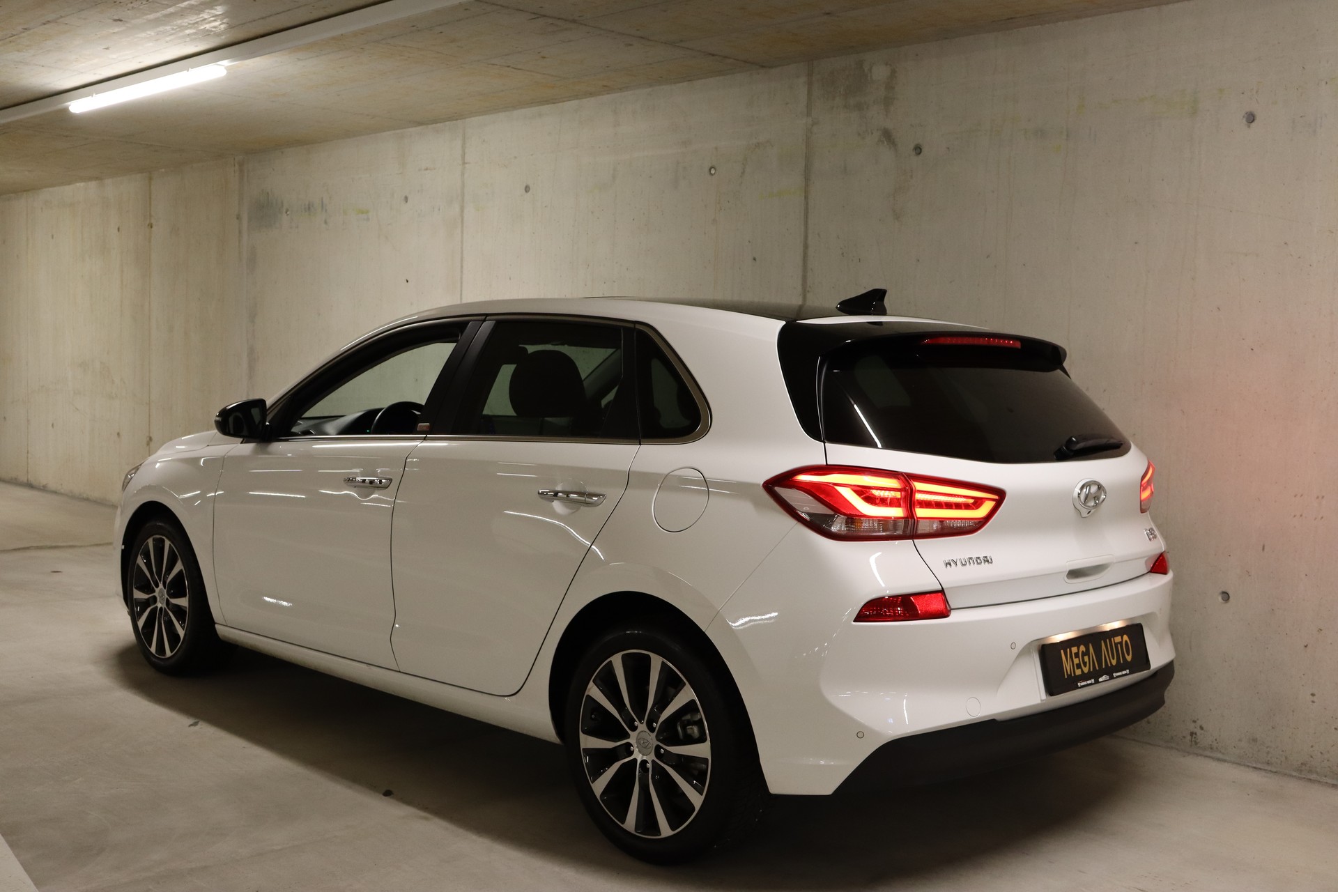 HYUNDAI i30 1.4 T-GDi Origo-image-6