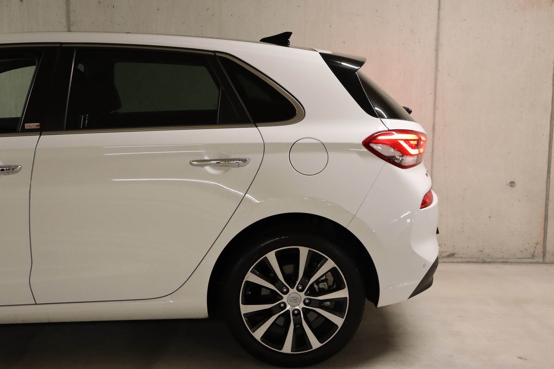 HYUNDAI i30 1.4 T-GDi Origo-image-4