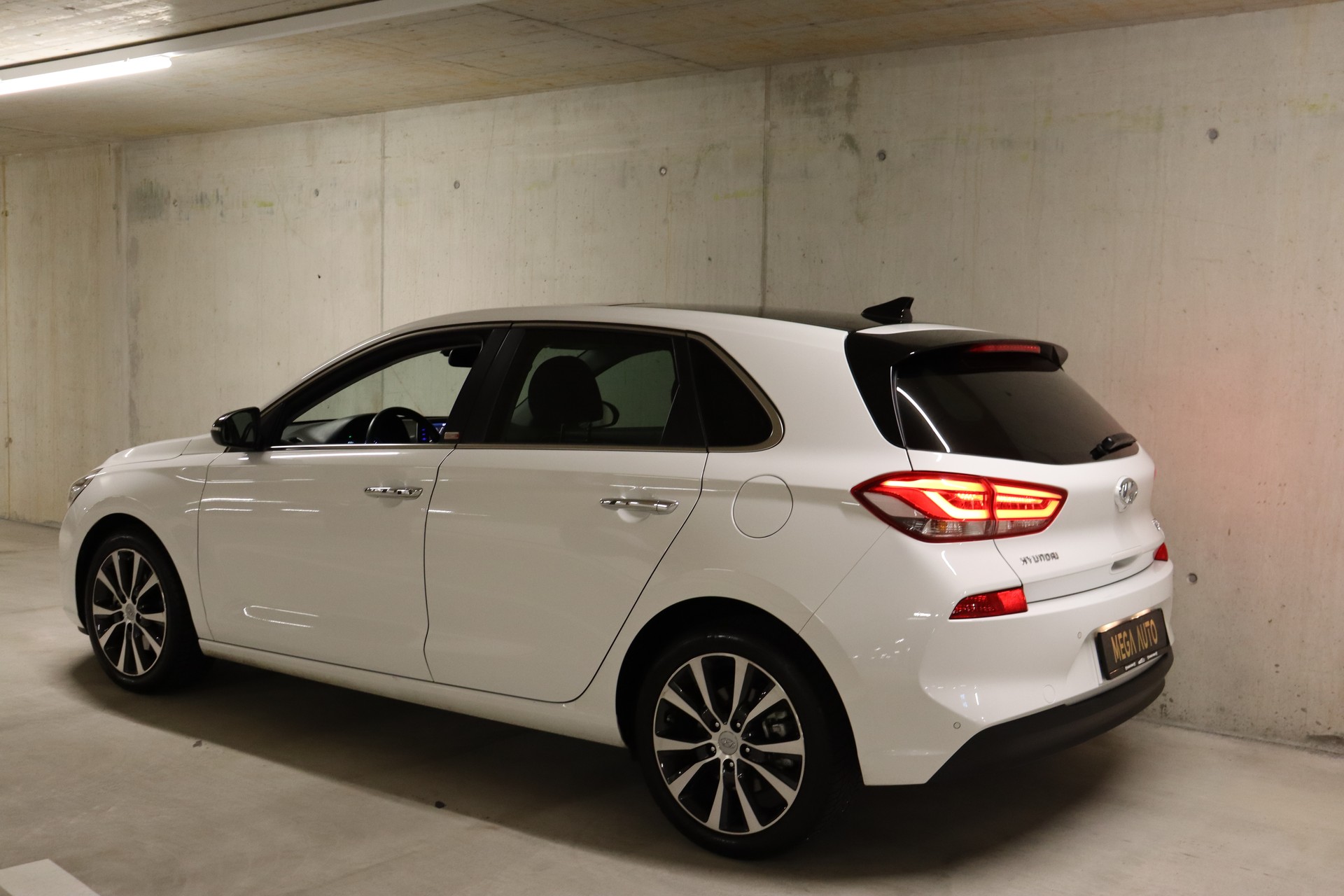HYUNDAI i30 1.4 T-GDi Origo-image-5