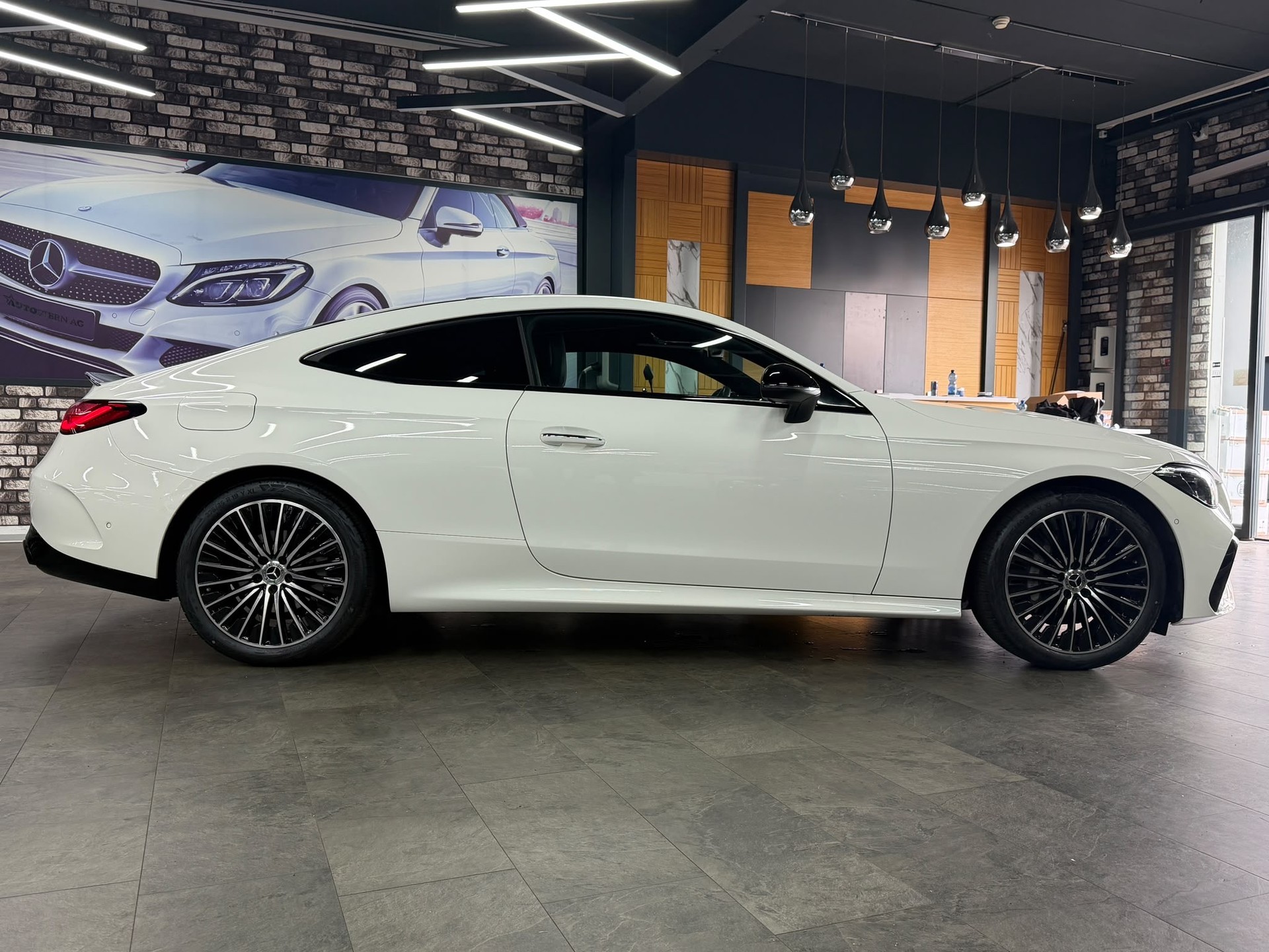 MERCEDES-BENZ CLE 200 Coupé 4Matic 9G-Tronic-image-4