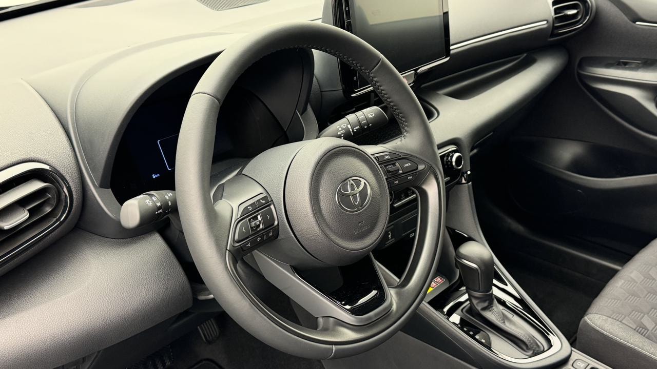 TOYOTA Yaris 1.5 Sport e-CVT-image-6