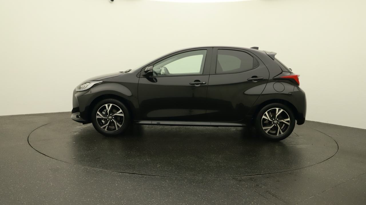 TOYOTA Yaris 1.5 Sport e-CVT-showroom-element-1