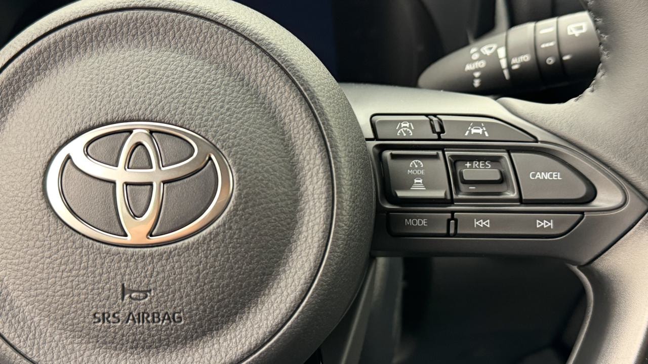 TOYOTA Yaris 1.5 Sport e-CVT-image-9