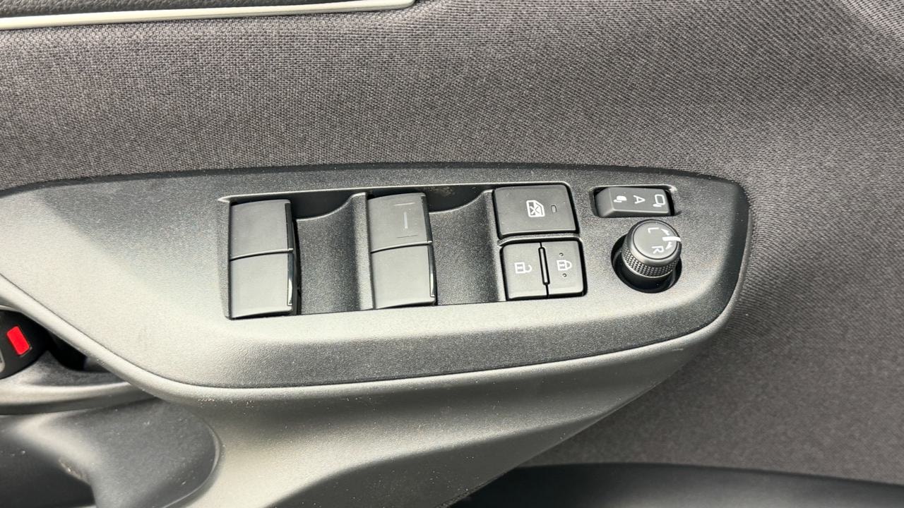 TOYOTA Yaris 1.5 Sport e-CVT-image-8
