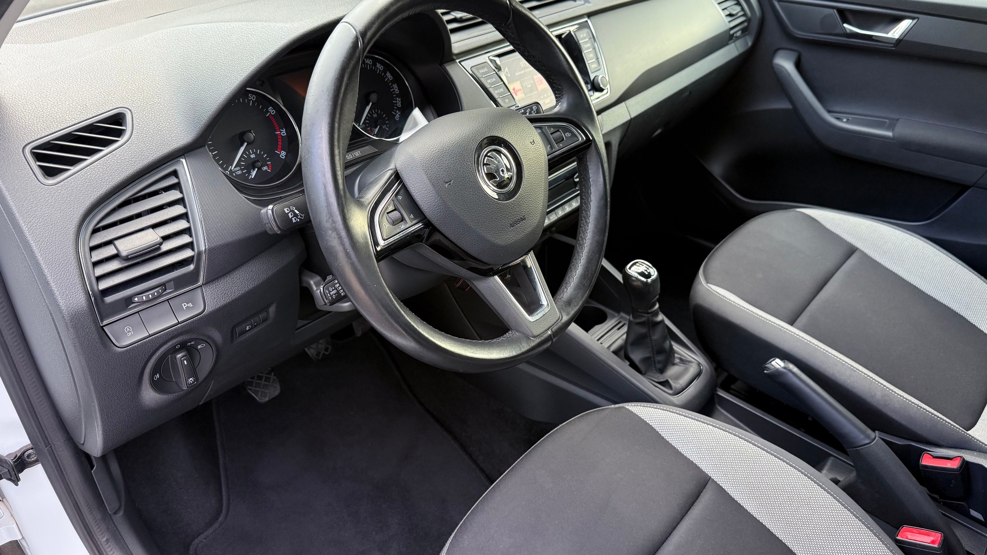 SKODA Fabia 1.0 TSI Advantage-image-9