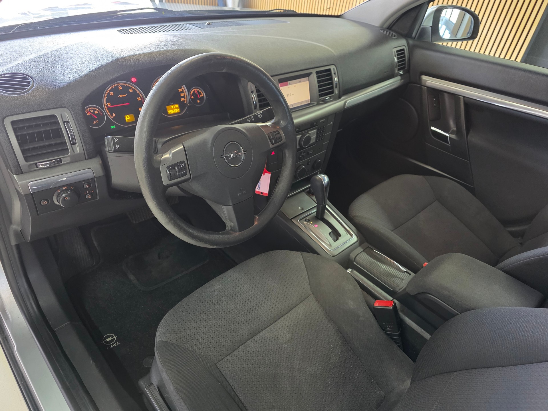 OPEL Vectra Caravan 1.9 CDTi 16V Cosmo-image-6