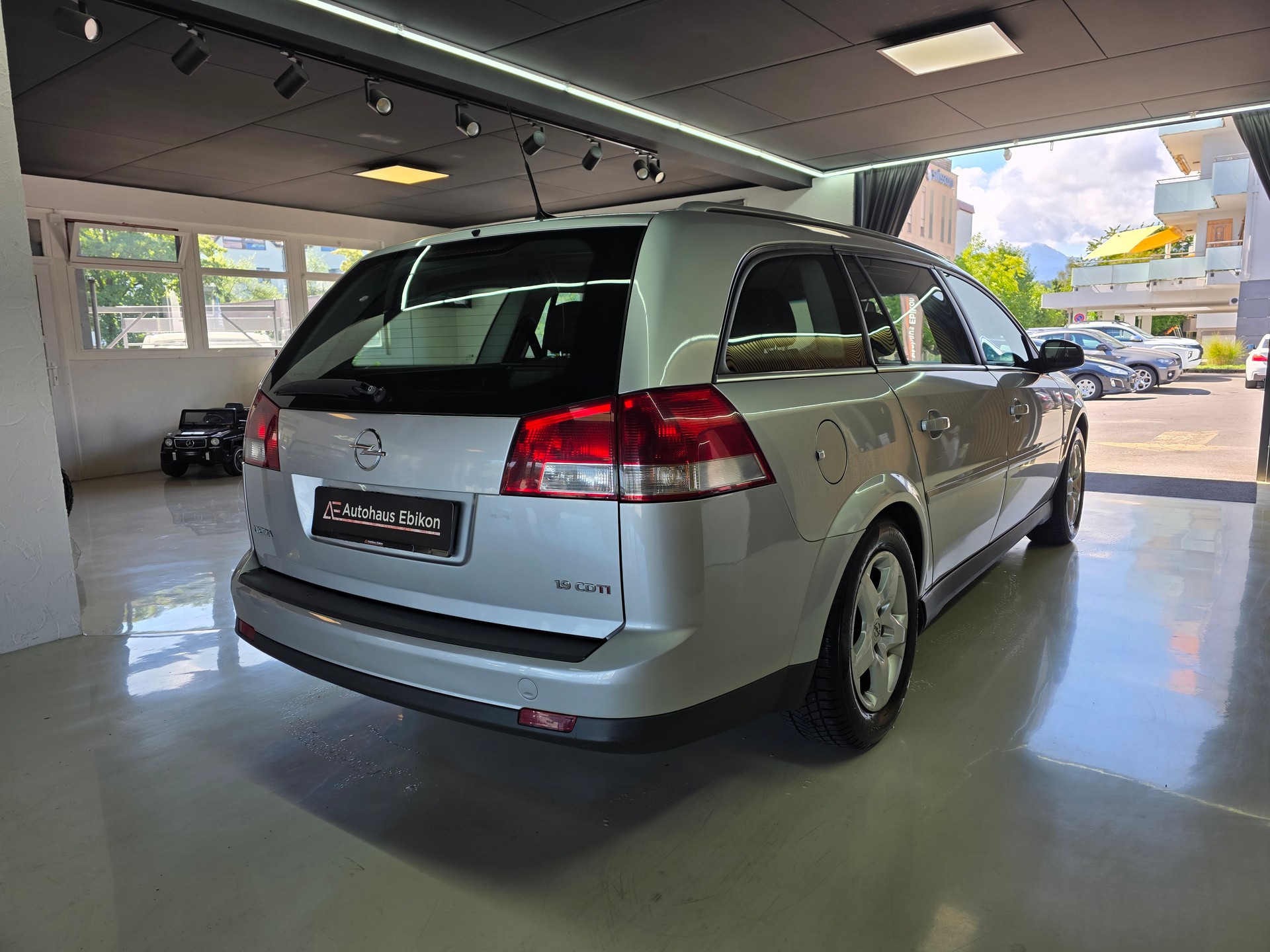 OPEL Vectra Caravan 1.9 CDTi 16V Cosmo-image-5