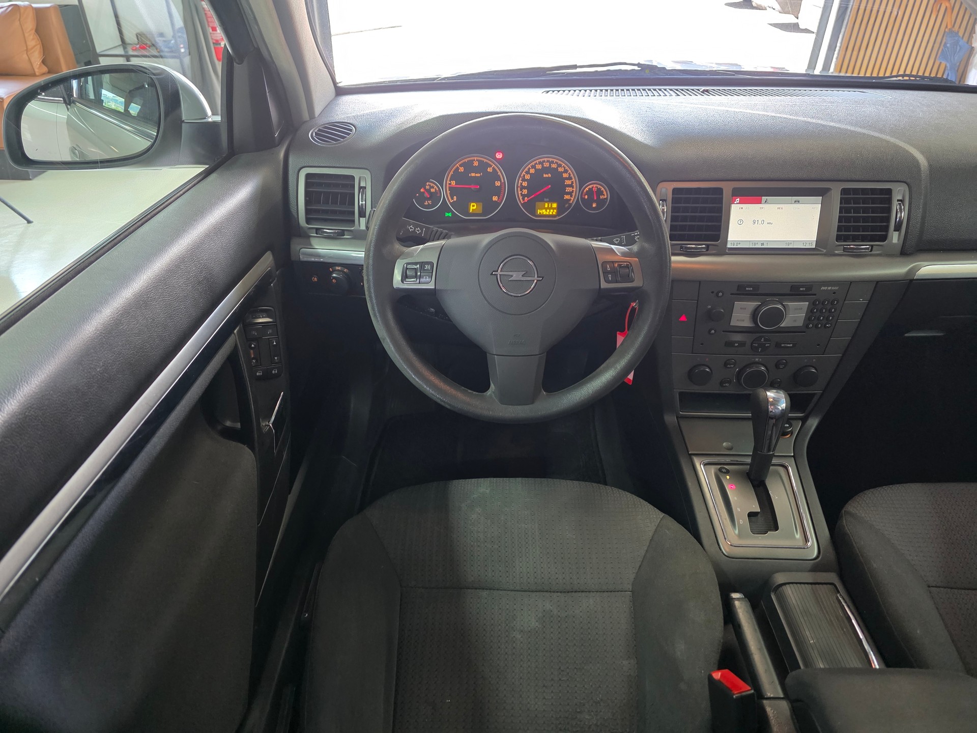 OPEL Vectra Caravan 1.9 CDTi 16V Cosmo-image-9