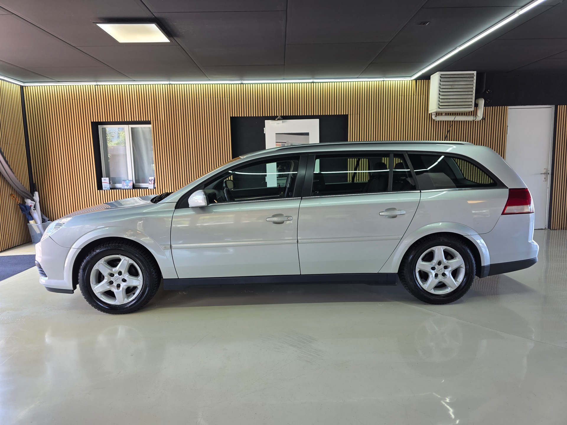 OPEL Vectra Caravan 1.9 CDTi 16V Cosmo-showroom-element-3