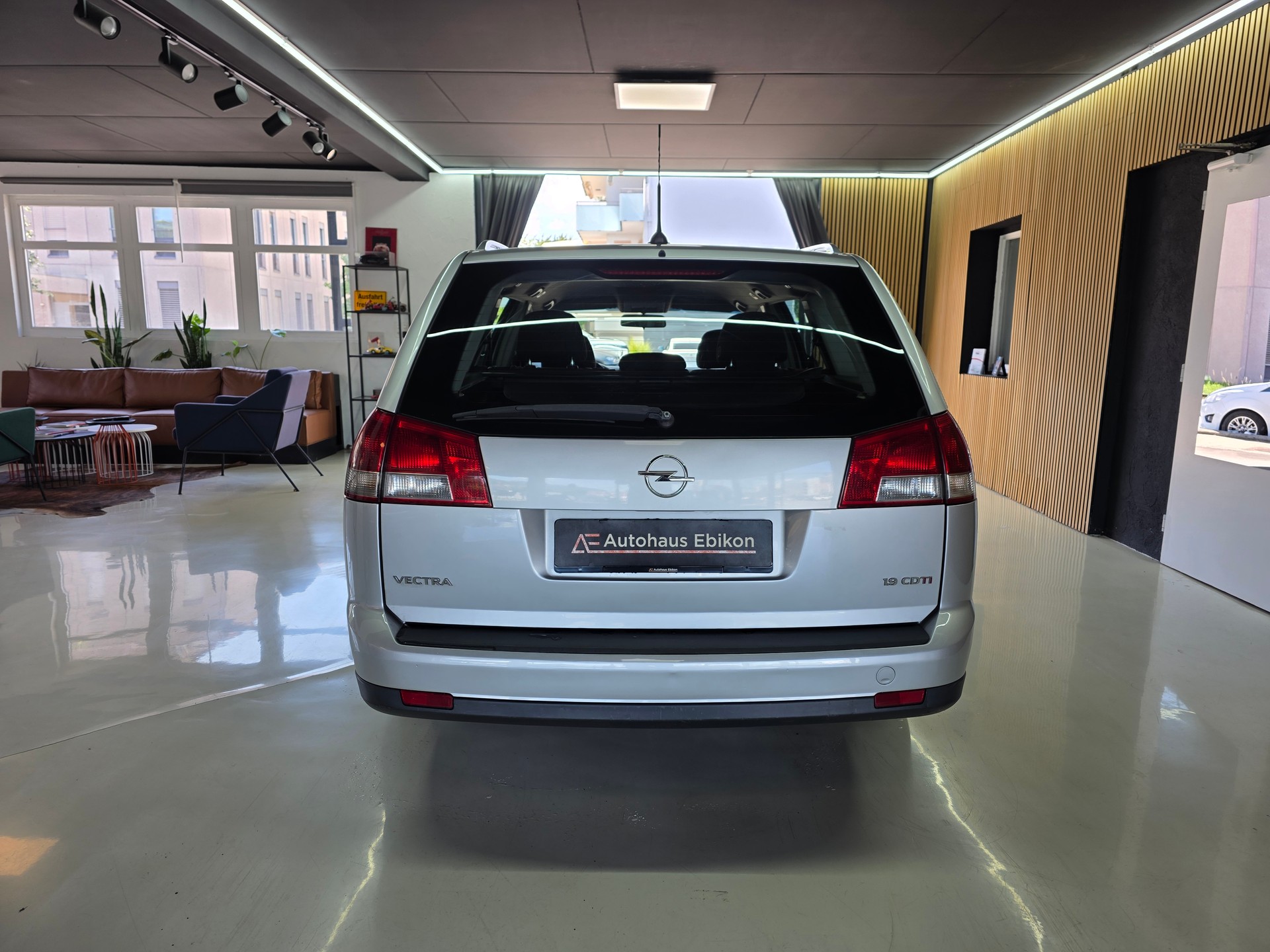 OPEL Vectra Caravan 1.9 CDTi 16V Cosmo-image-4