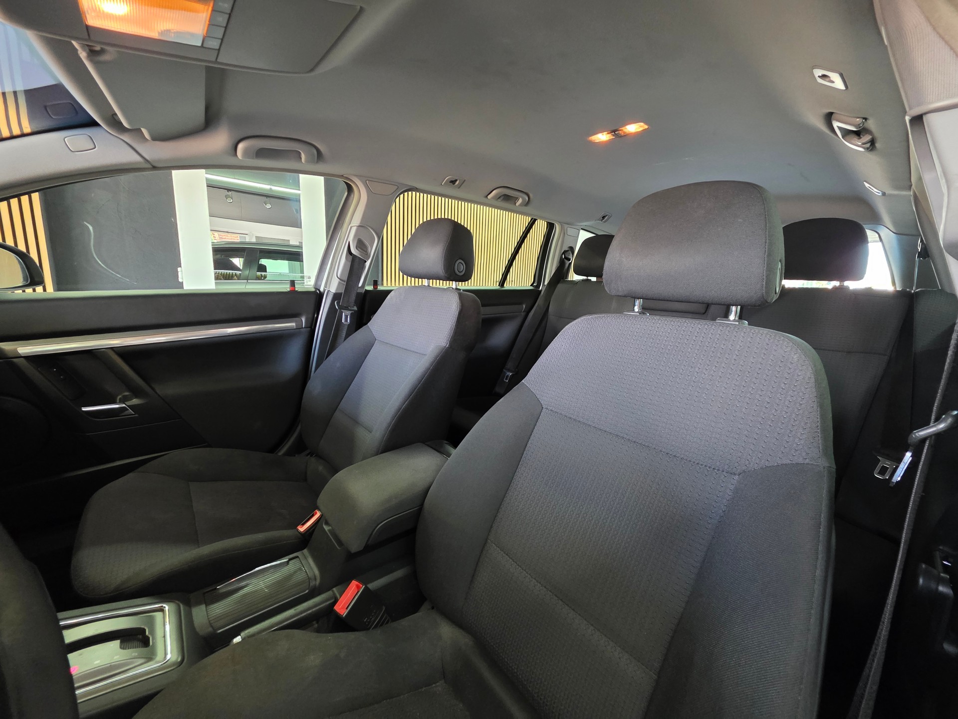 OPEL Vectra Caravan 1.9 CDTi 16V Cosmo-image-8
