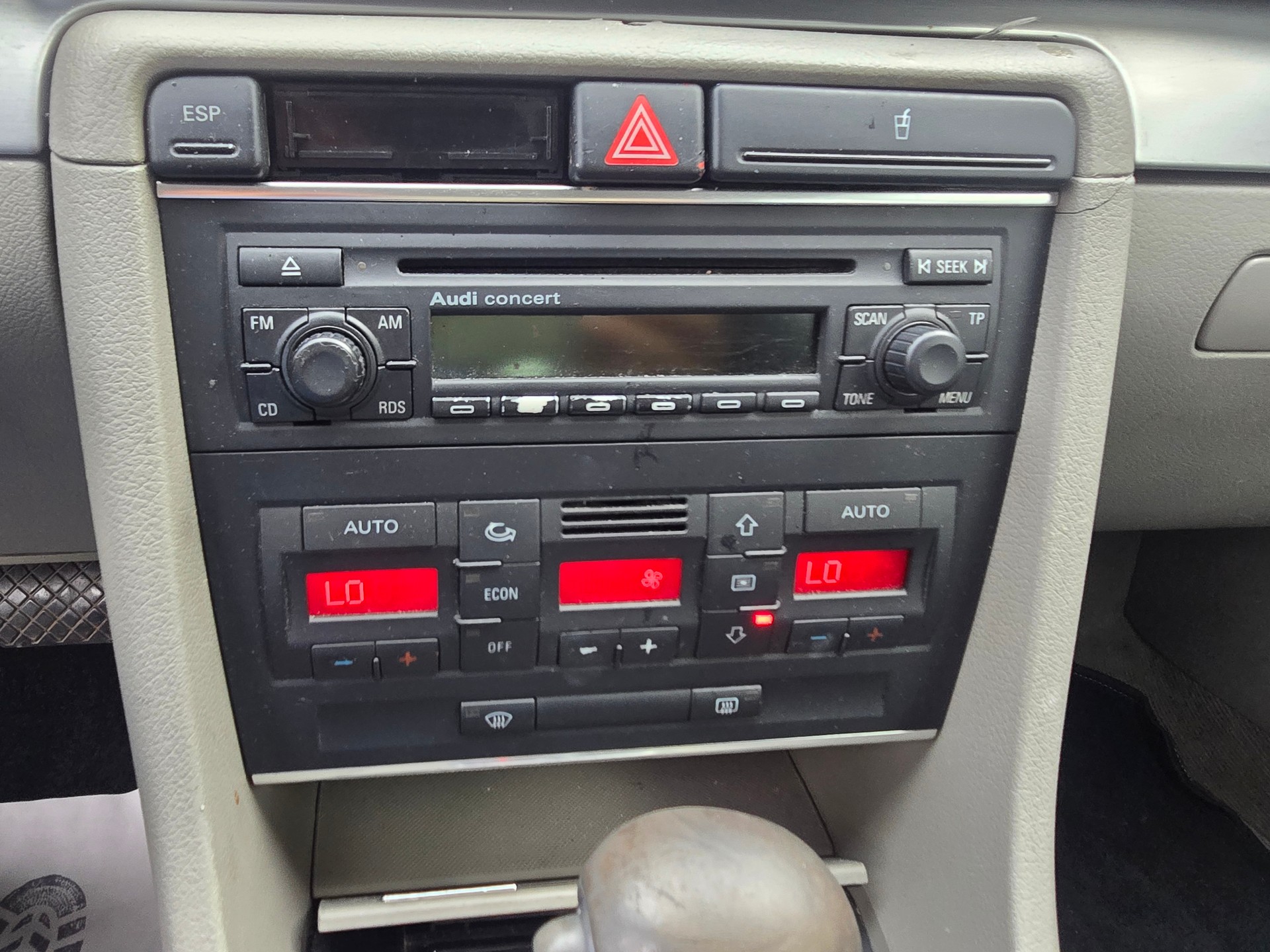 AUDI A4 Avant 2.0 TDI-image-17