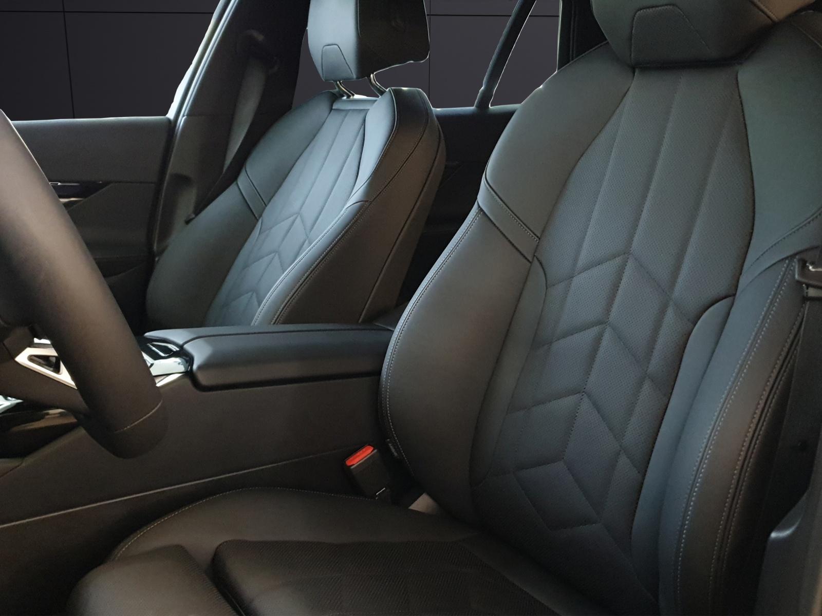 BMW 520d xDrive Touring-image-10