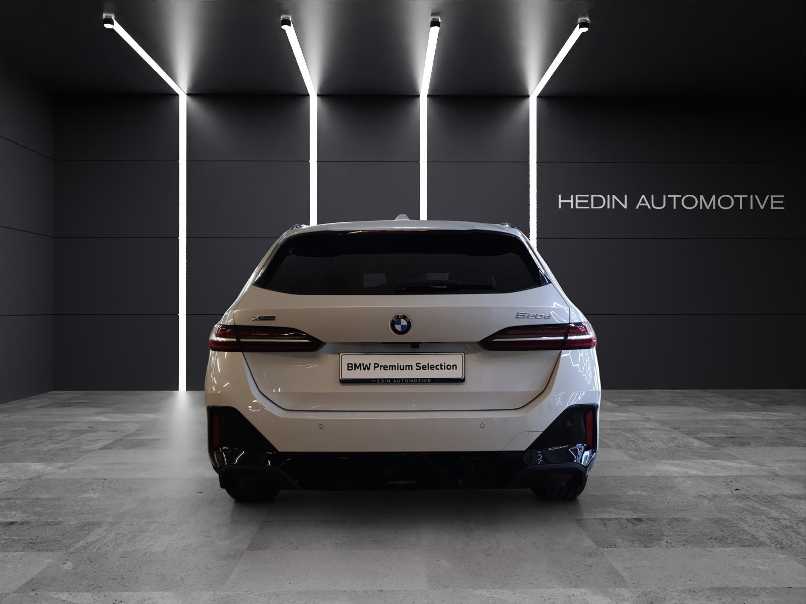 BMW 520d xDrive Touring-showroom-element-3
