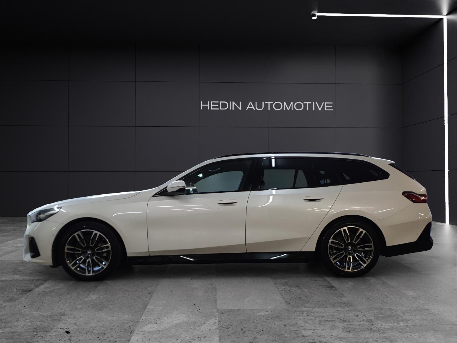 BMW 520d xDrive Touring-showroom-element-1