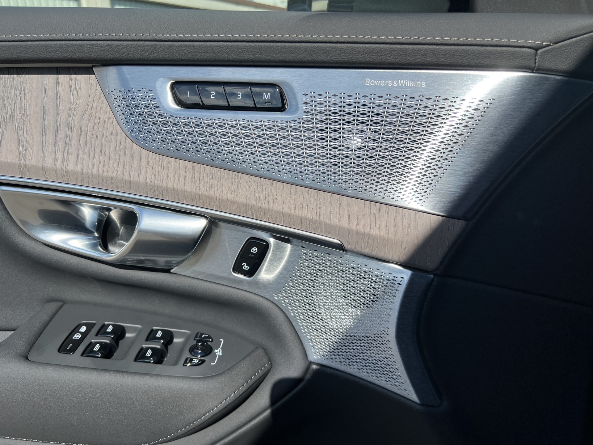 VOLVO XC90 2.0 T8 TE XCLUSIVE Edition Bright eAWD-image-16