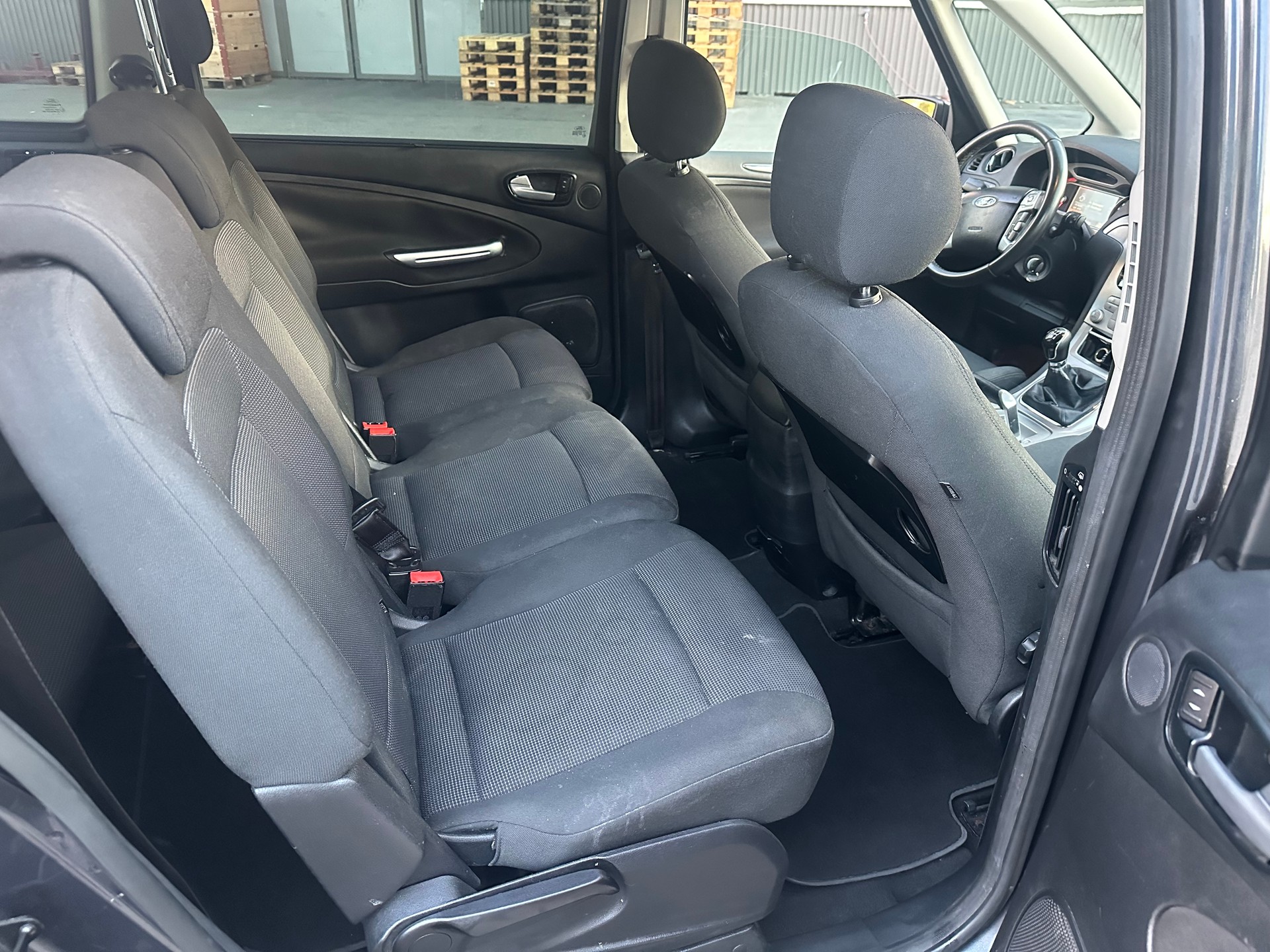 FORD Galaxy 2.0i Ghia-image-11